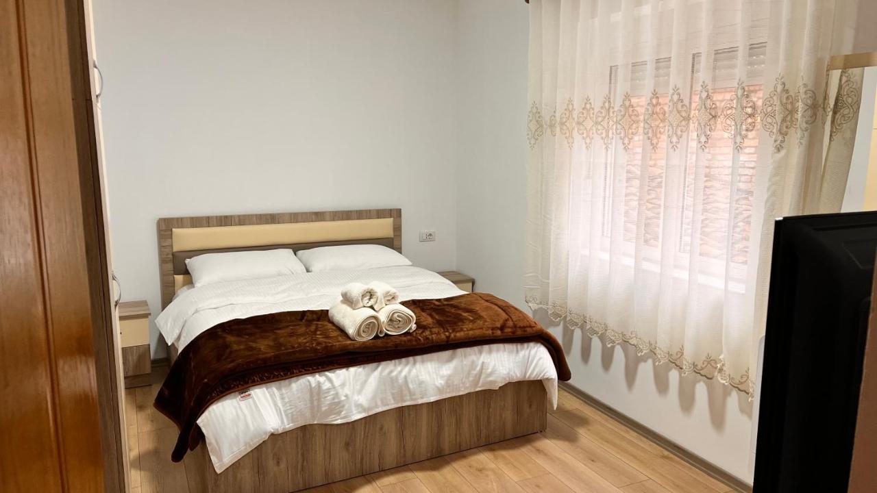 Hotel Driteza Korce Esterno foto
