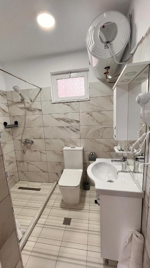 Hotel Driteza Korce Esterno foto