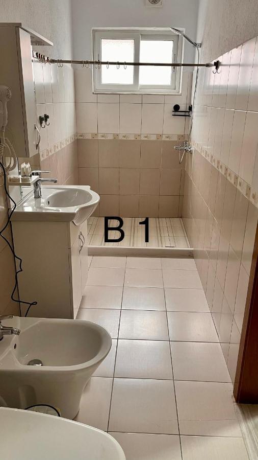 Hotel Driteza Korce Esterno foto